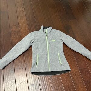 WOMEN NORTHFACE JACKET SIZE S